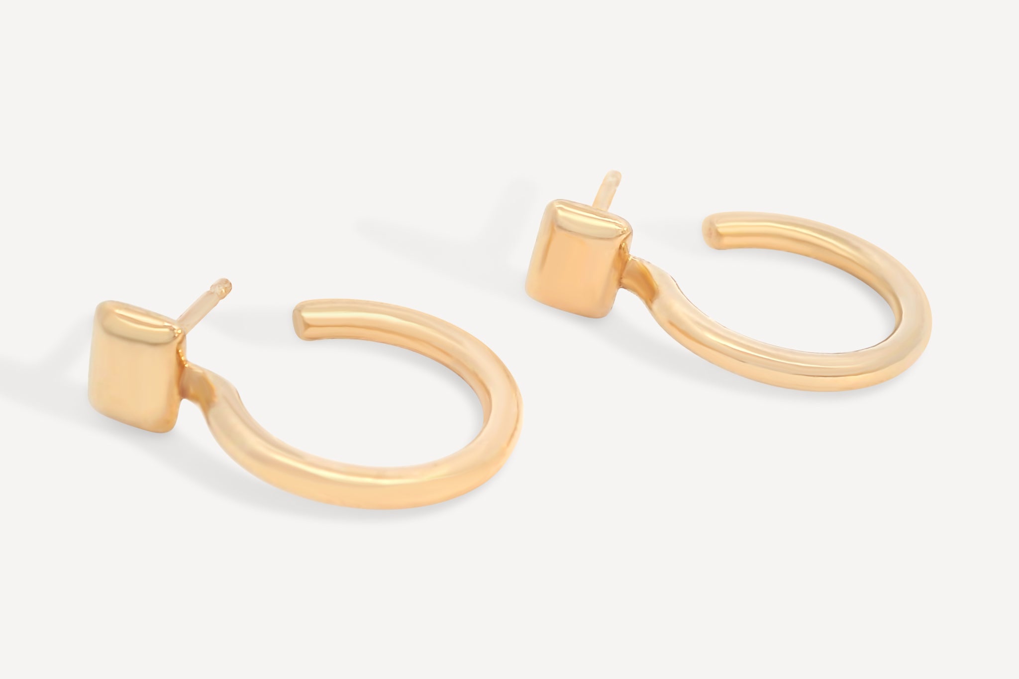 Front view of Forma Rectangle Hoops in 14k recycled solid gold, showcasing the sleek rectangular detail.