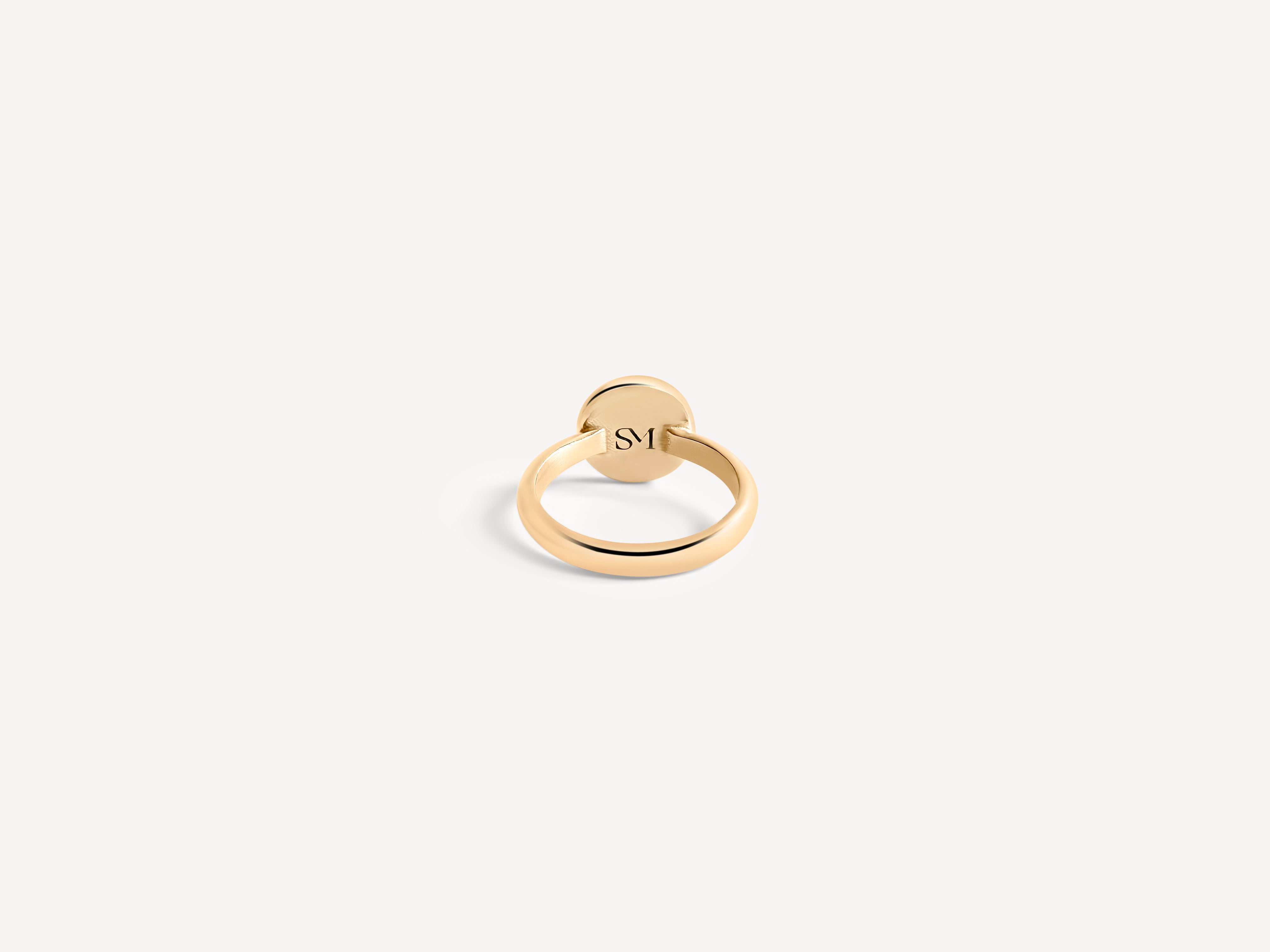 Back view of the solid gold signet ring, highlighting the engraved SM logo for a personalized detail.