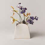 Olto Vase Short, Glacé holding flowers