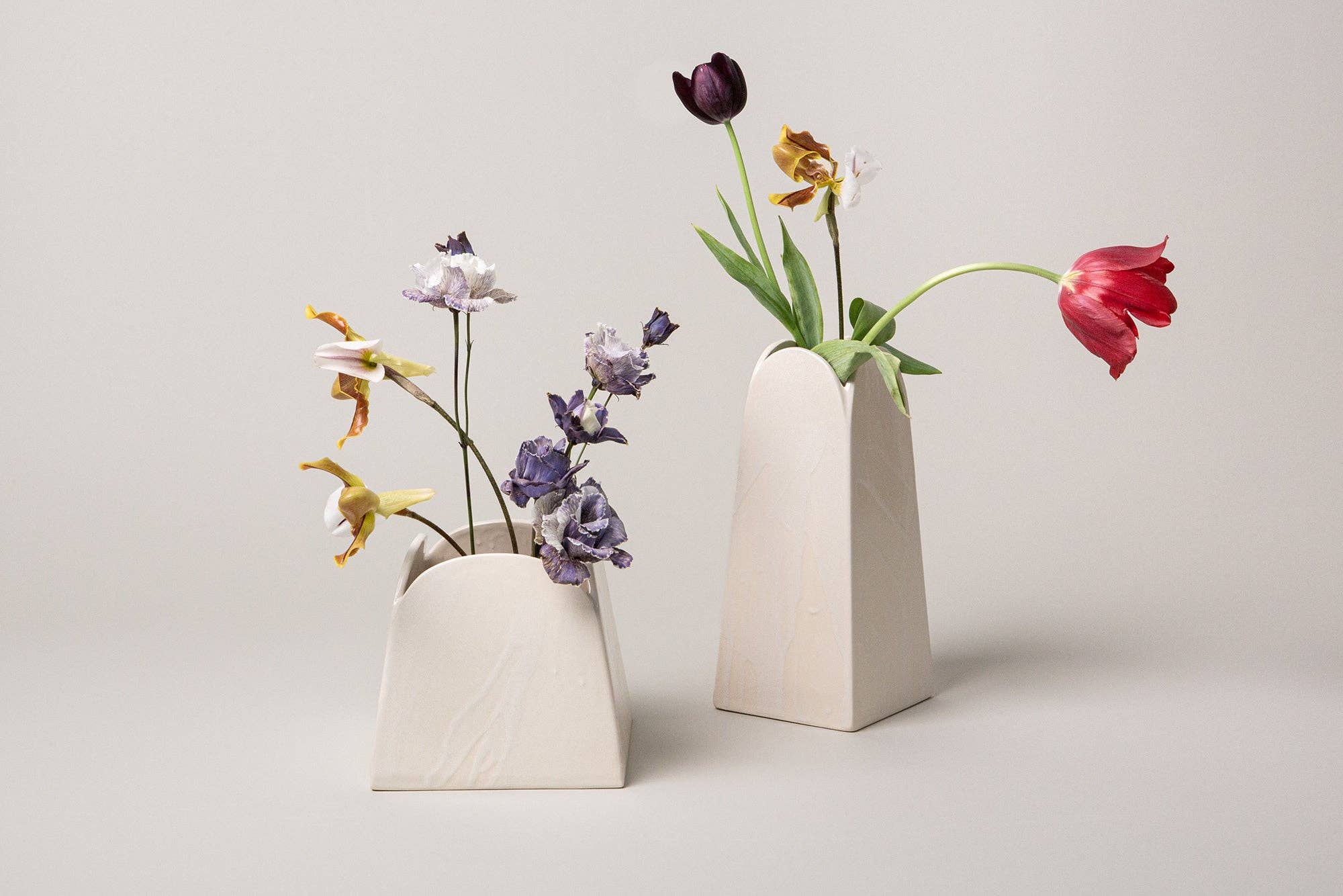 Olto Vase Short, Glacé displayed with a taller vase and flowers