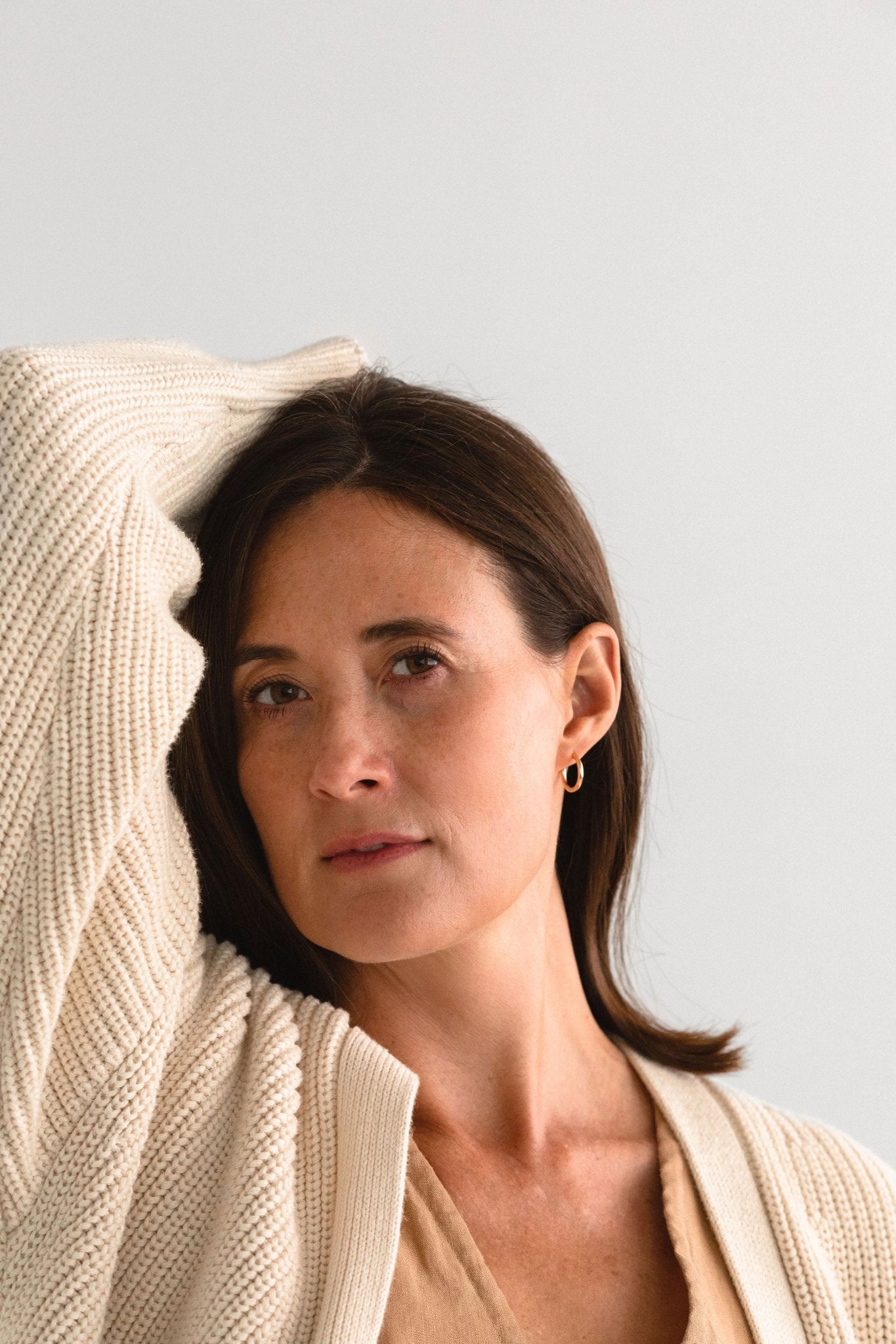 Model styled in Clea Hoops by Sheena Marshall Jewelry, featuring polished gold-filled hoops that add a refined touch to an effortless, natural look.